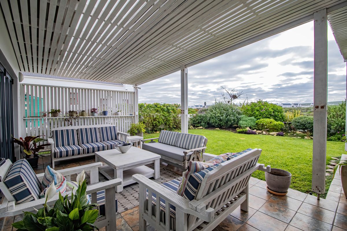 Spacious Coastal Home with Flatlet, Solar Power & Greenbelt Views in Jacobs Bay - Photo 4
