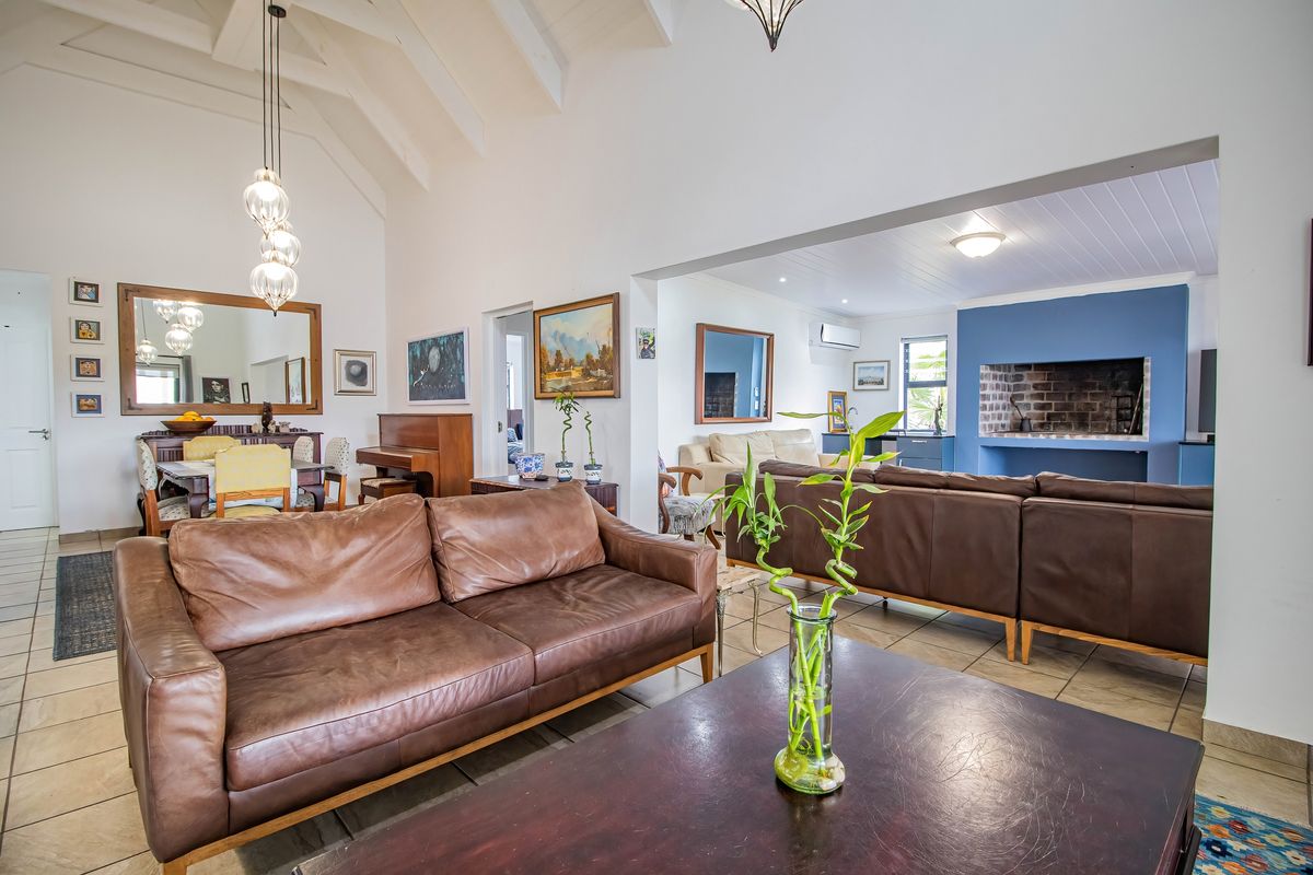 Spacious Coastal Home with Flatlet, Solar Power & Greenbelt Views in Jacobs Bay - Photo 5