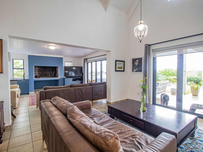 Spacious Coastal Home with Flatlet, Solar Power & Greenbelt Views in Jacobs Bay - Photo 3
