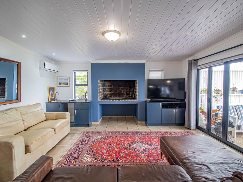 Spacious Coastal Home with Flatlet, Solar Power & Greenbelt Views in Jacobs Bay - Photo 10