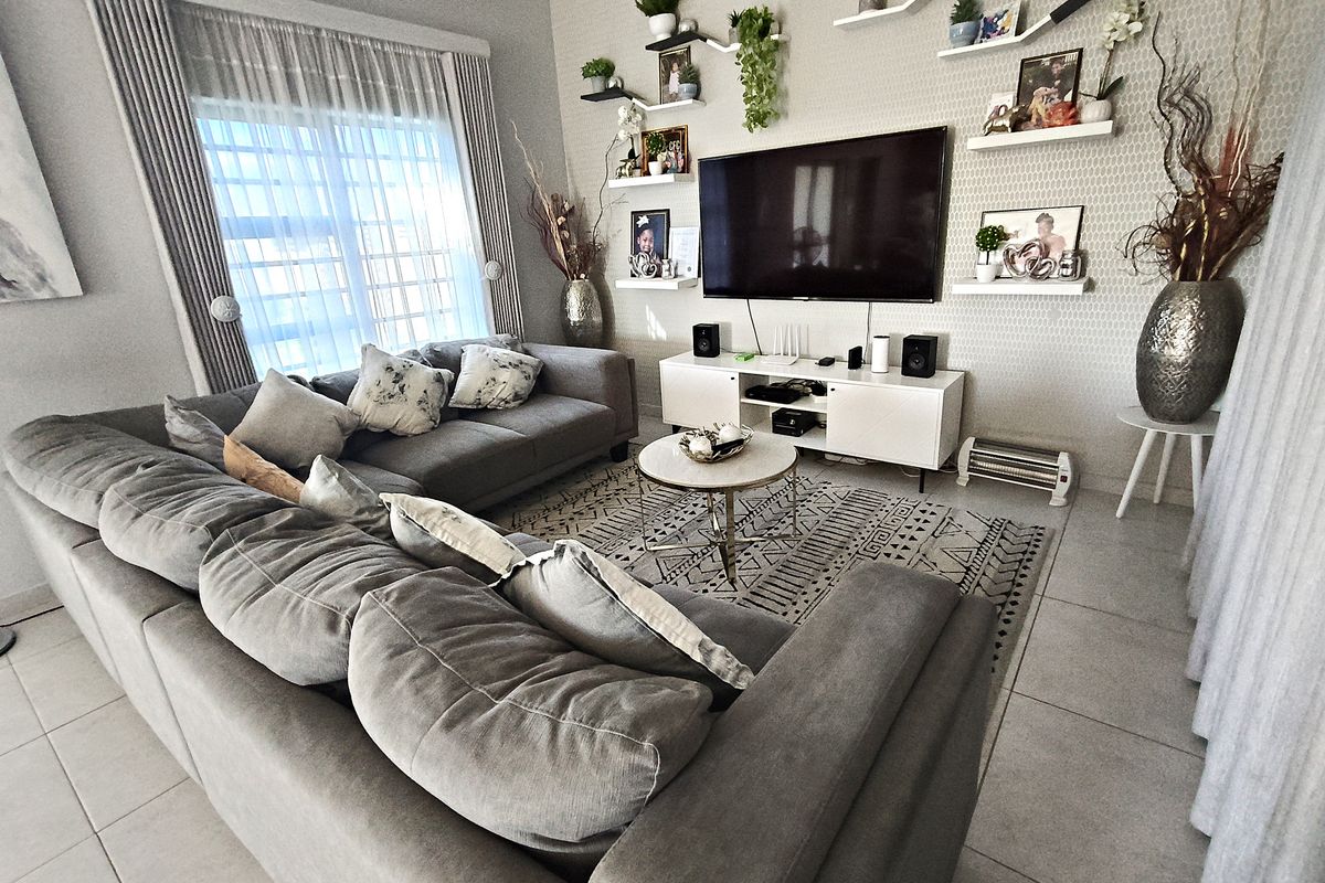 Stop Searching – This Beautifully Maintained Home Ticks Every Box Buyers Are Looking For. - Photo 3