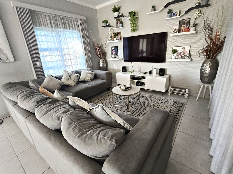 Stop Searching – This Beautifully Maintained Home Ticks Every Box Buyers Are Looking For. - Photo 3
