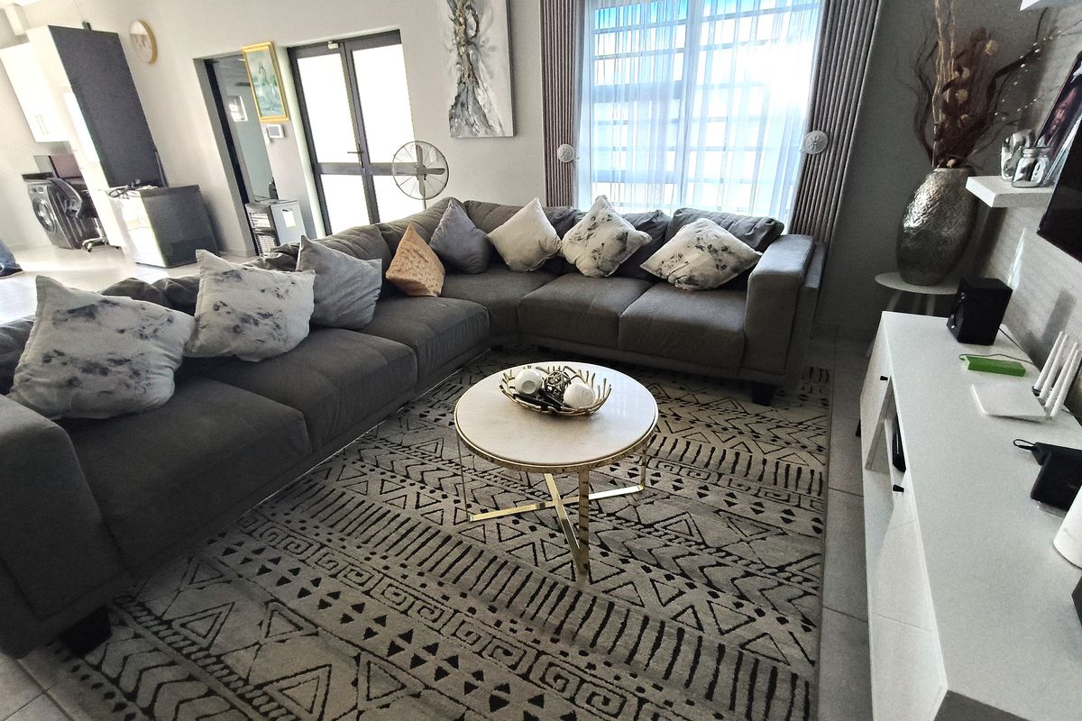 Stop Searching – This Beautifully Maintained Home Ticks Every Box Buyers Are Looking For. - Photo 2