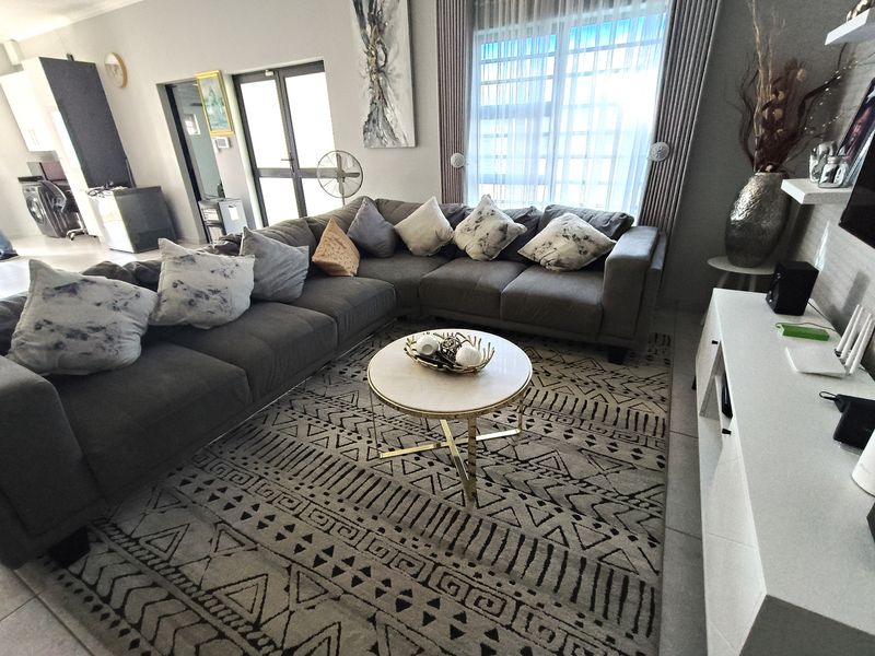 Stop Searching – This Beautifully Maintained Home Ticks Every Box Buyers Are Looking For. - Photo 2