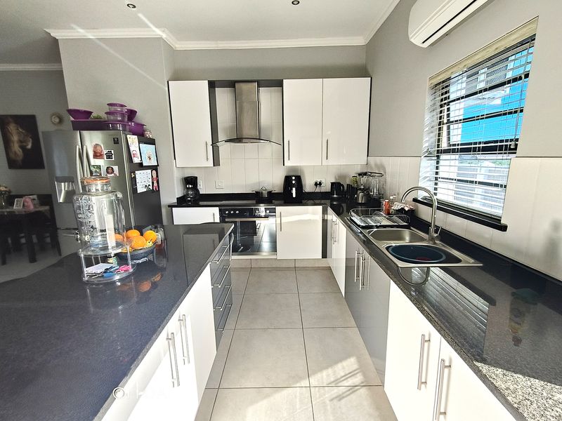 Stop Searching – This Beautifully Maintained Home Ticks Every Box Buyers Are Looking For. - Photo 6