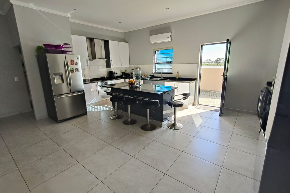 Stop Searching – This Beautifully Maintained Home Ticks Every Box Buyers Are Looking For. - Photo 5