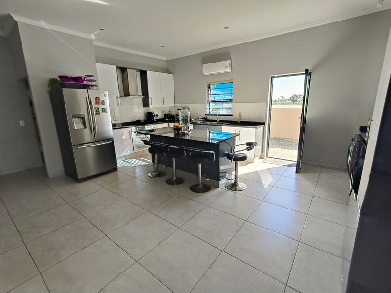 Stop Searching – This Beautifully Maintained Home Ticks Every Box Buyers Are Looking For. - Photo 5