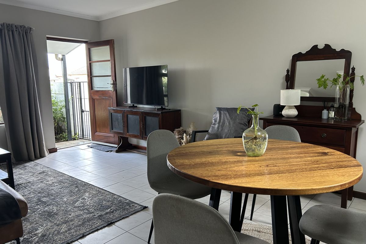 Neat 3 bedroom home in Da Vinci, Twin Palms - Photo 4