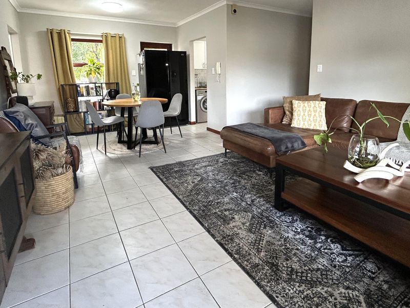 Neat 3 bedroom home in Da Vinci, Twin Palms - Photo 2