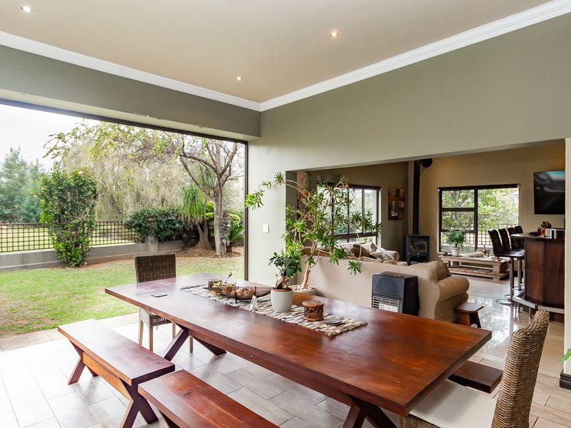 Spectacular Family Home with Beautiful Views - Photo 4