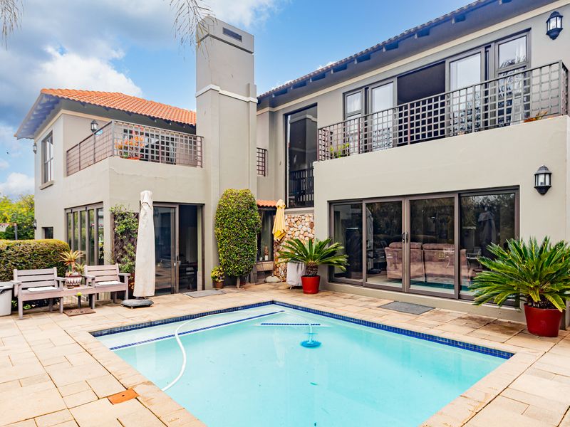 Spectacular Family Home with Beautiful Views - Photo 2