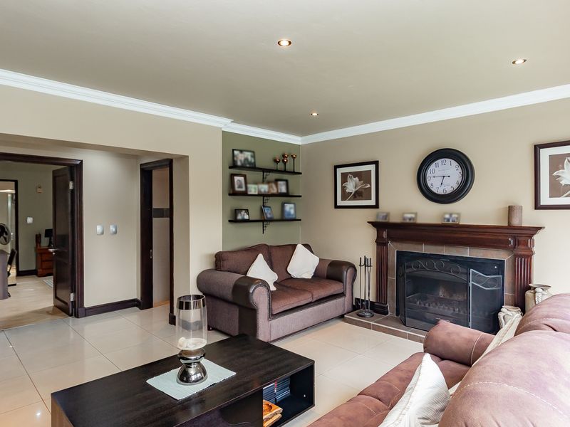 Spectacular Family Home with Beautiful Views - Photo 3
