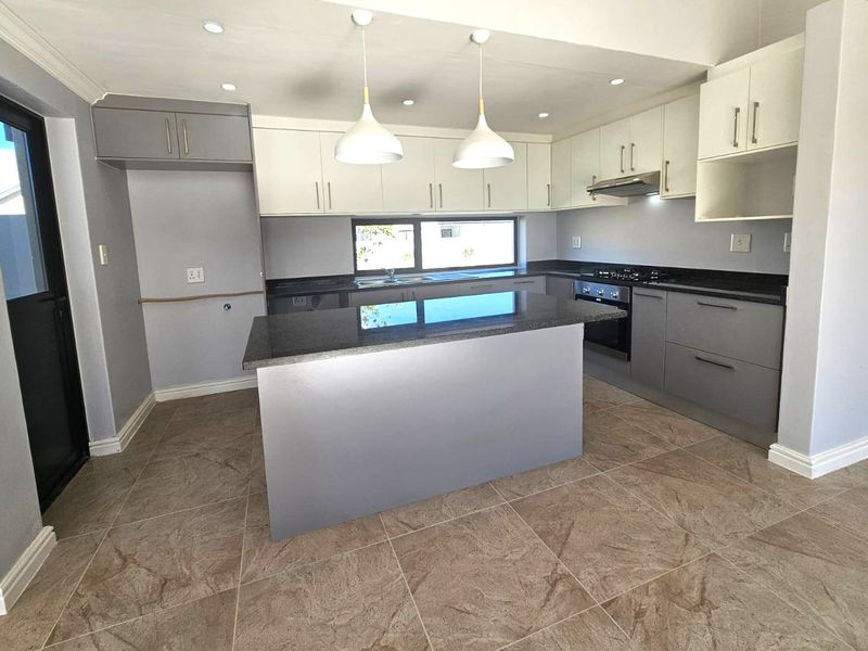 Brand new home! - Photo 9