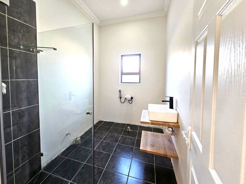 Brand new home! - Photo 7
