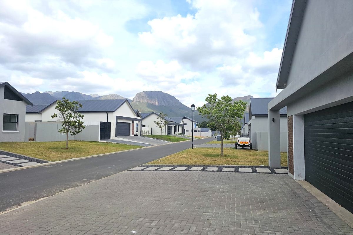 Brand new home! - Photo 2