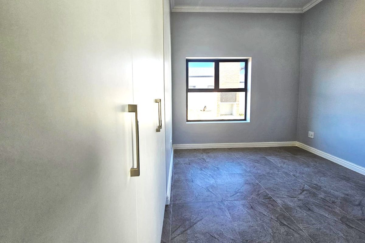 Brand new home! - Photo 3