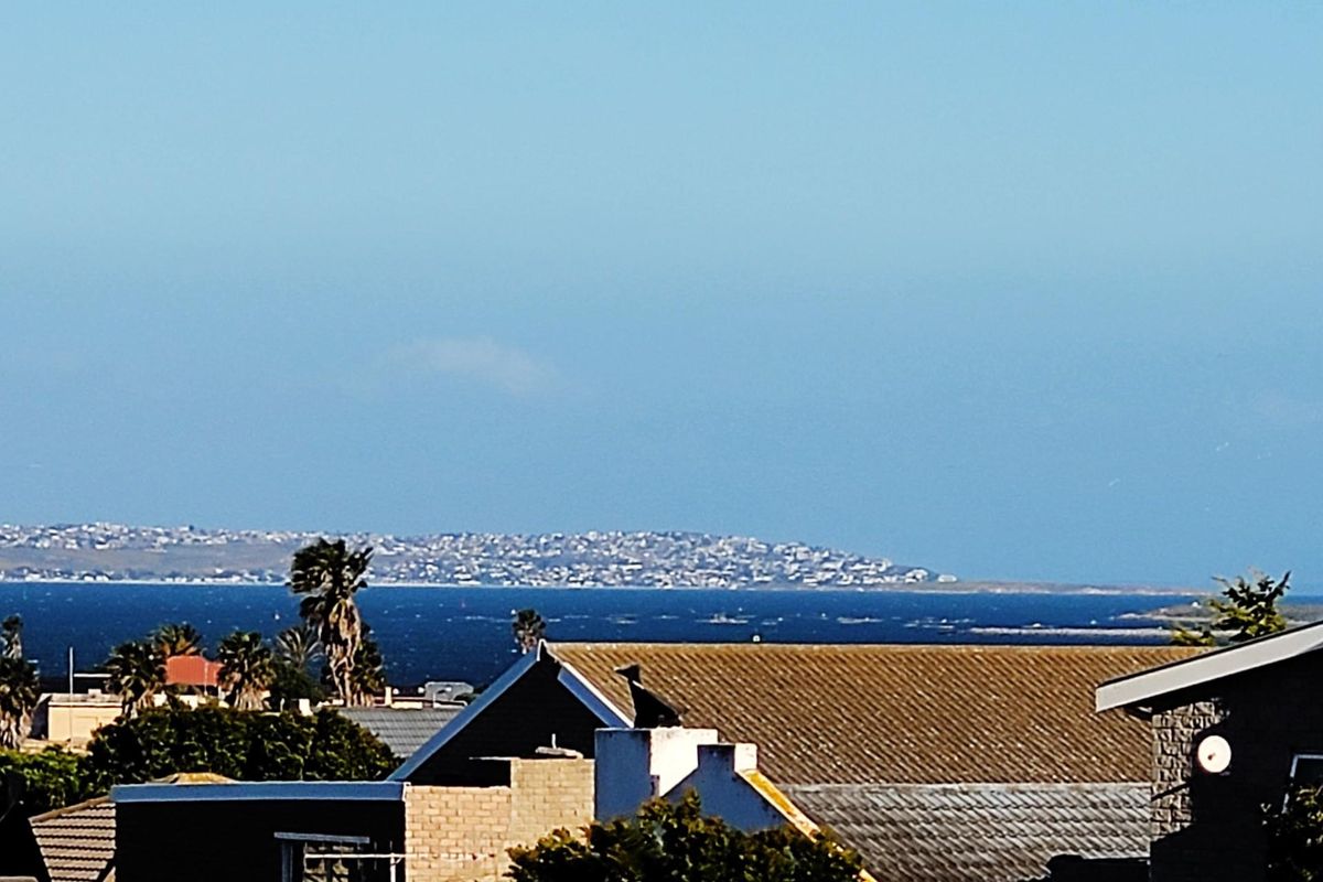 Charming 3-Bedroom Dual-Living Home with Distant Sea Views – Saldanha Bay - Photo 2