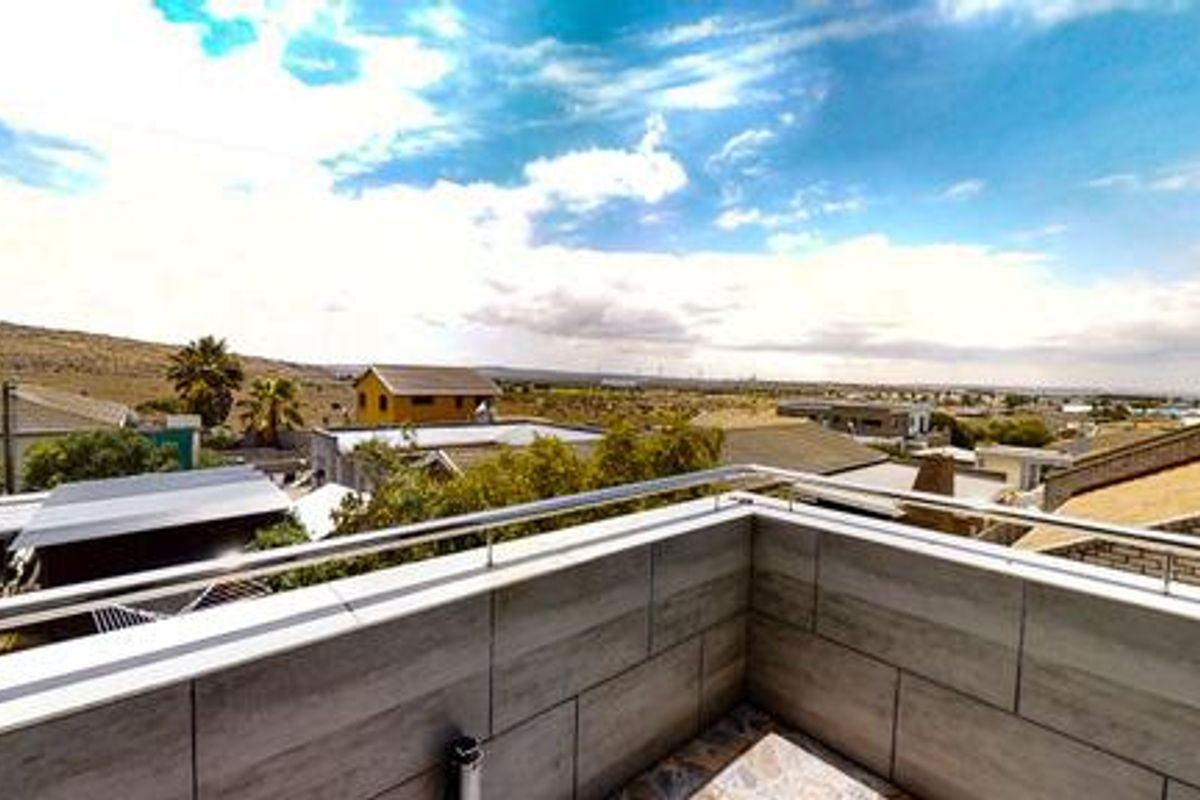 Charming 3-Bedroom Dual-Living Home with Distant Sea Views – Saldanha Bay - Photo 3