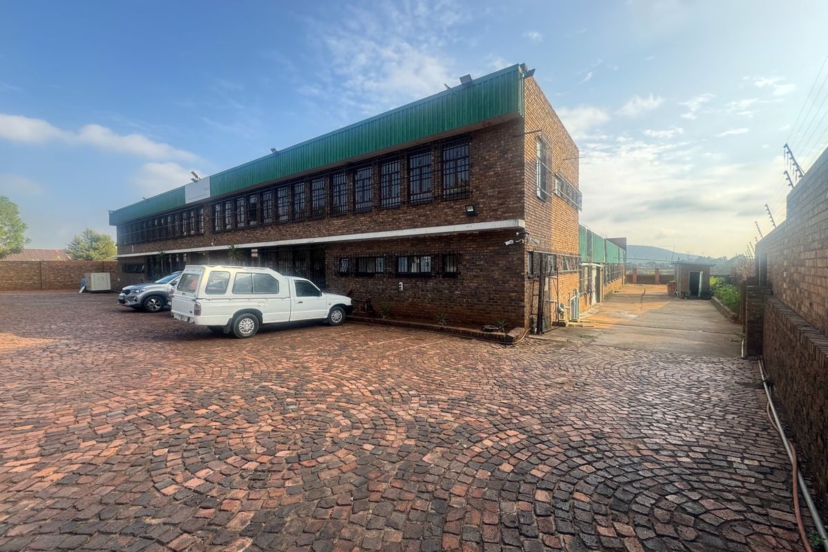Prime Industrial Warehouse & Office Facility – Flexible Multi-Tenant Opportunity - Photo 3