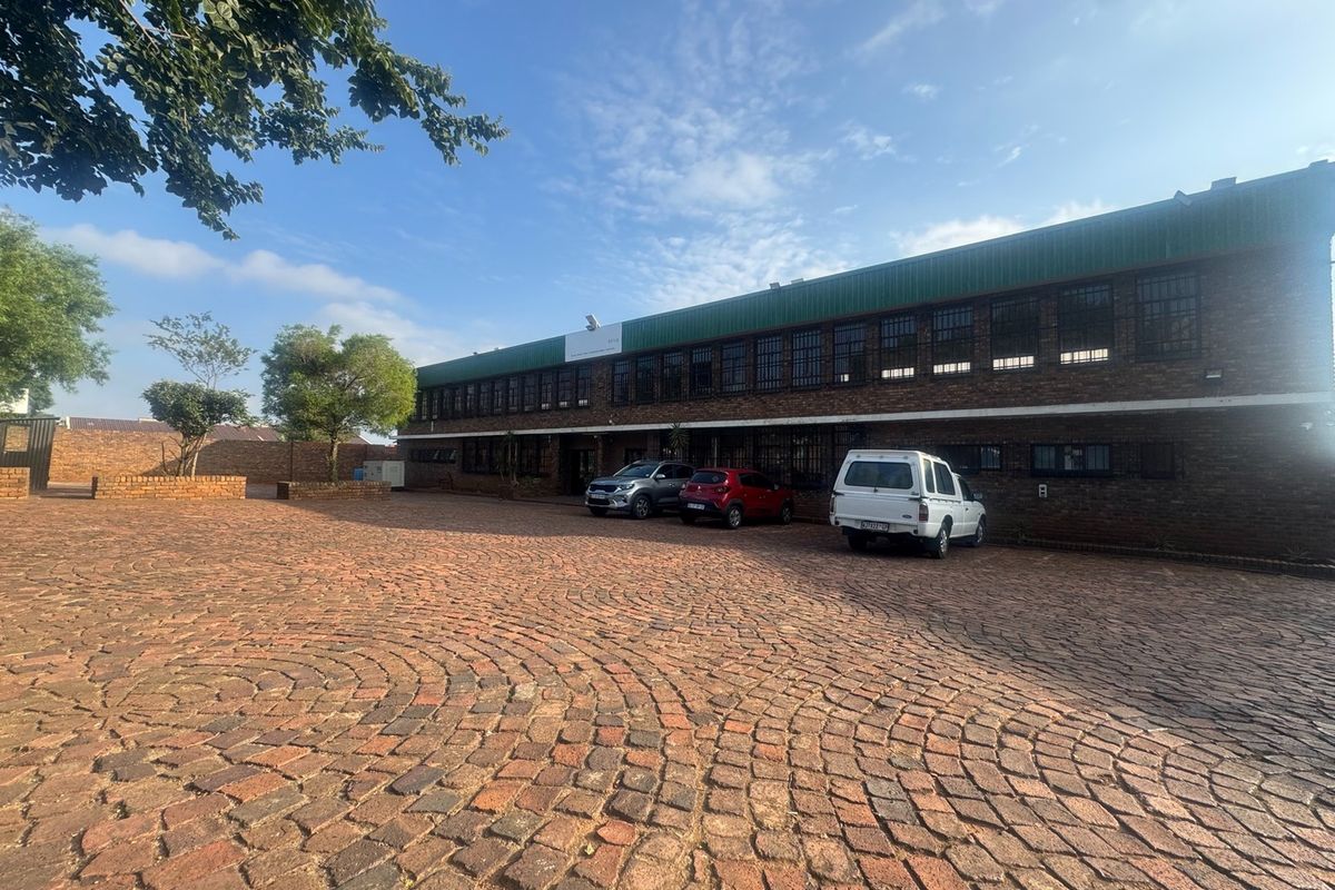 Prime Industrial Warehouse & Office Facility – Flexible Multi-Tenant Opportunity - Photo 2