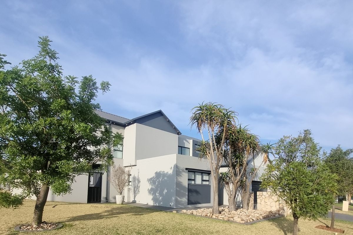 Stylish 4-Bedroom Family Home - Photo 3