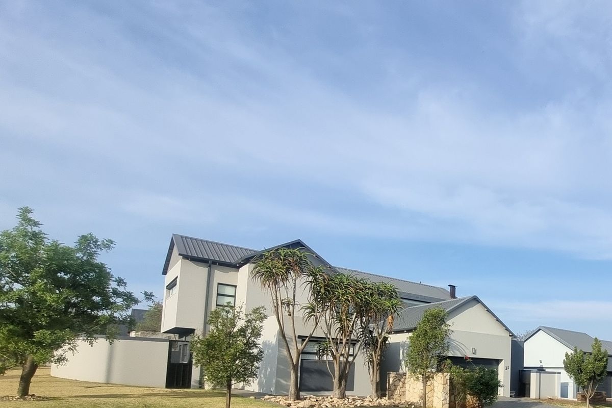 Stylish 4-Bedroom Family Home - Photo 2
