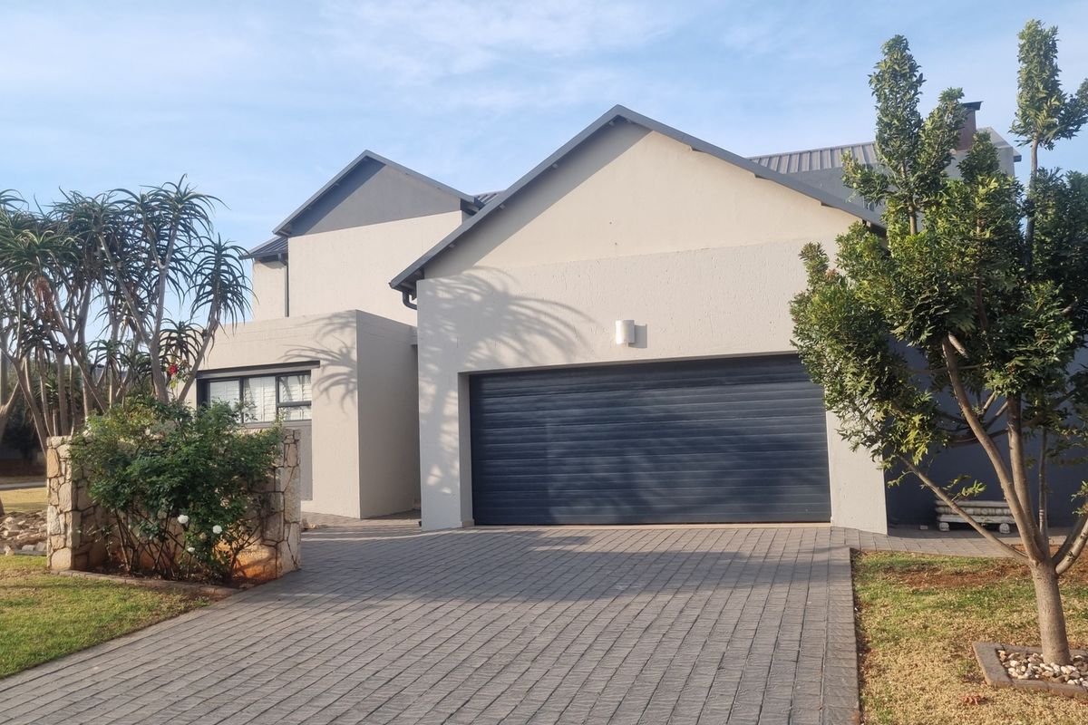 Stylish 4-Bedroom Family Home - Photo 5