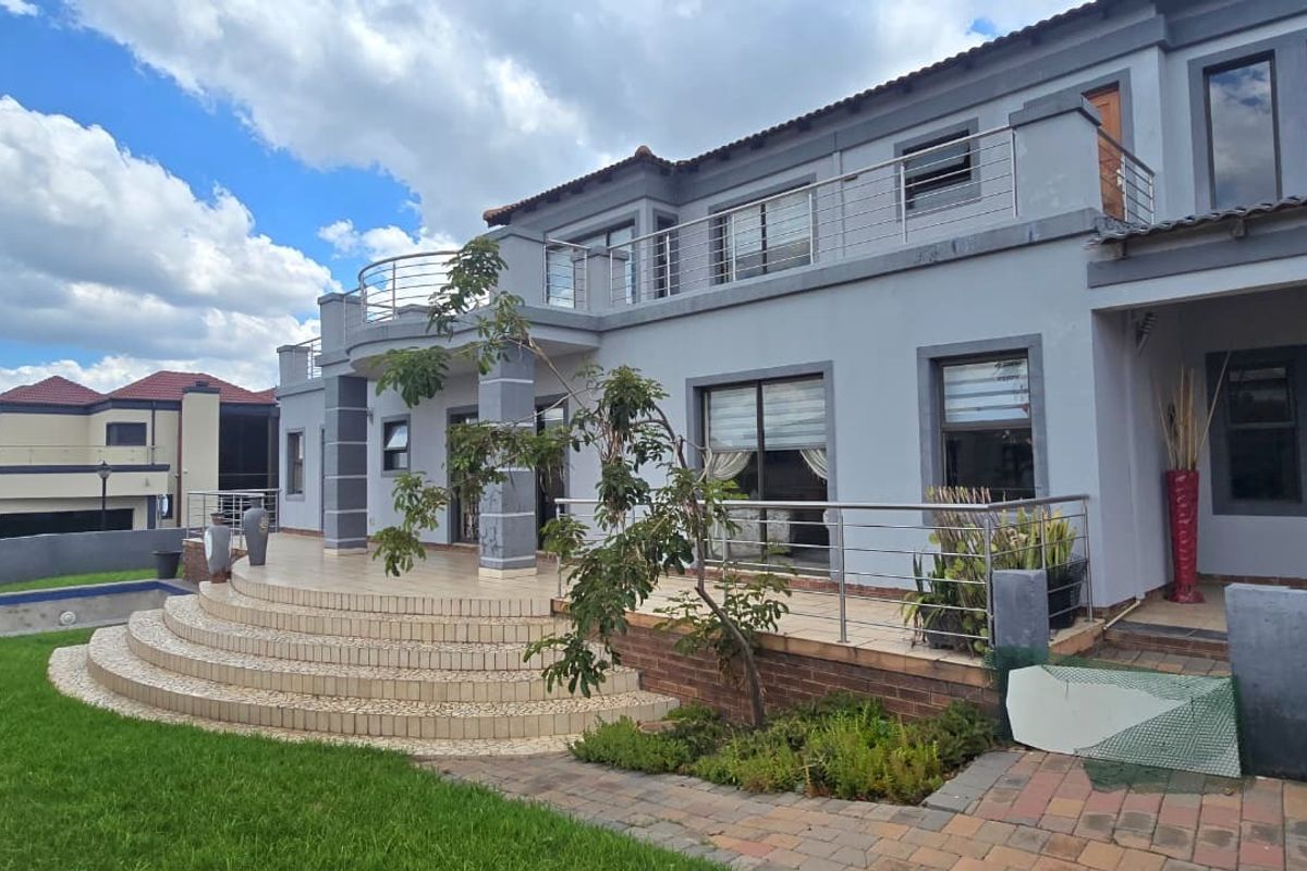 Expansive Fixer-Upper with Luxurious Potential | Blue Valley Golf Estate - Photo 2