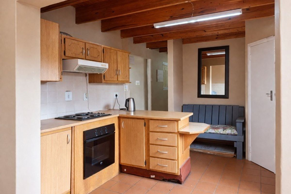 Versatile Live-and-Work Duet with Extensive Parking & Investment Potential in Prime Centurion - Photo 5