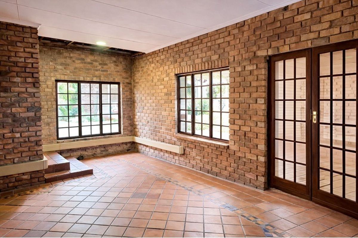 Versatile Live-and-Work Duet with Extensive Parking & Investment Potential in Prime Centurion - Photo 3