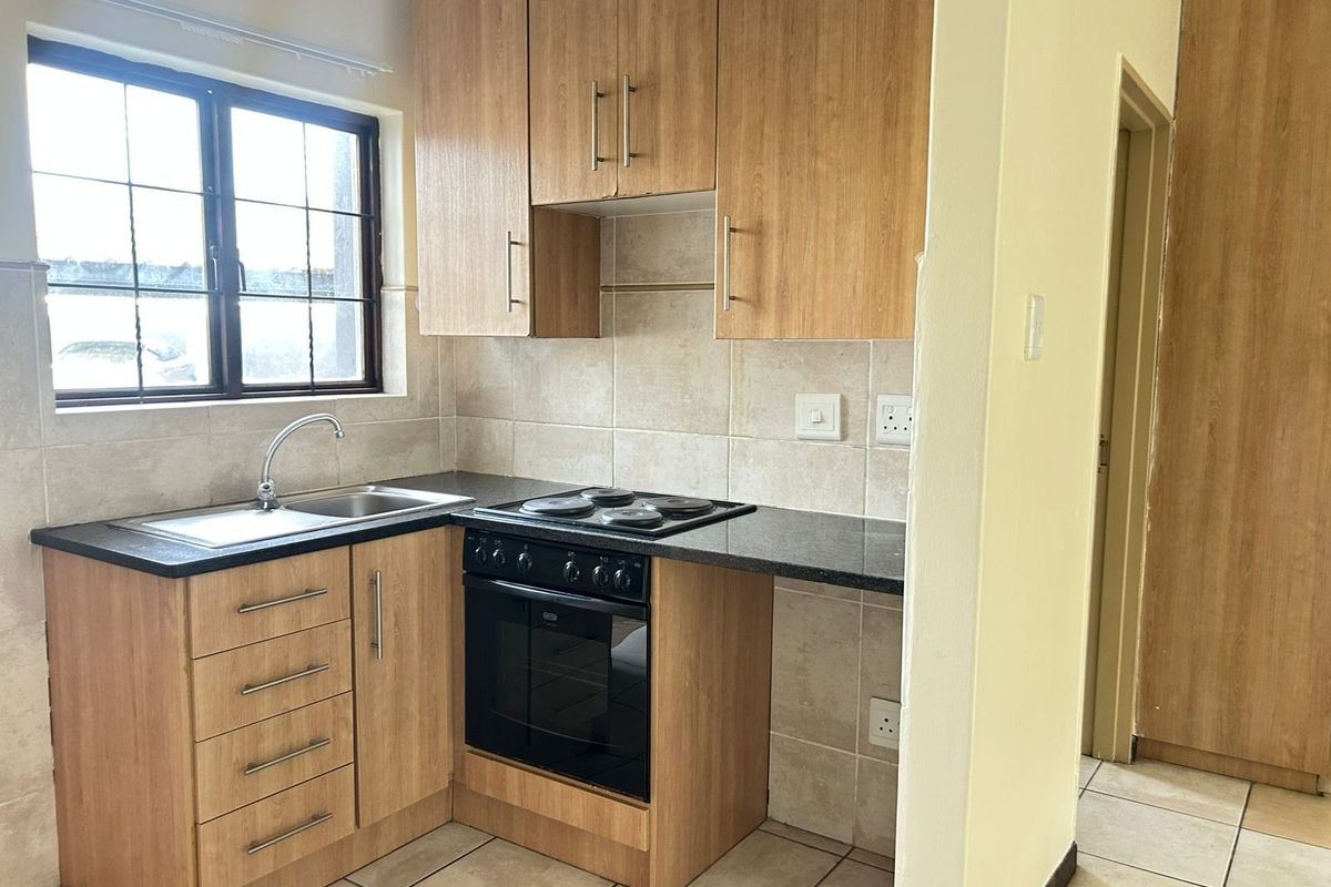 Affordable Bachelor Living in the Heart of Centurion - Photo 2