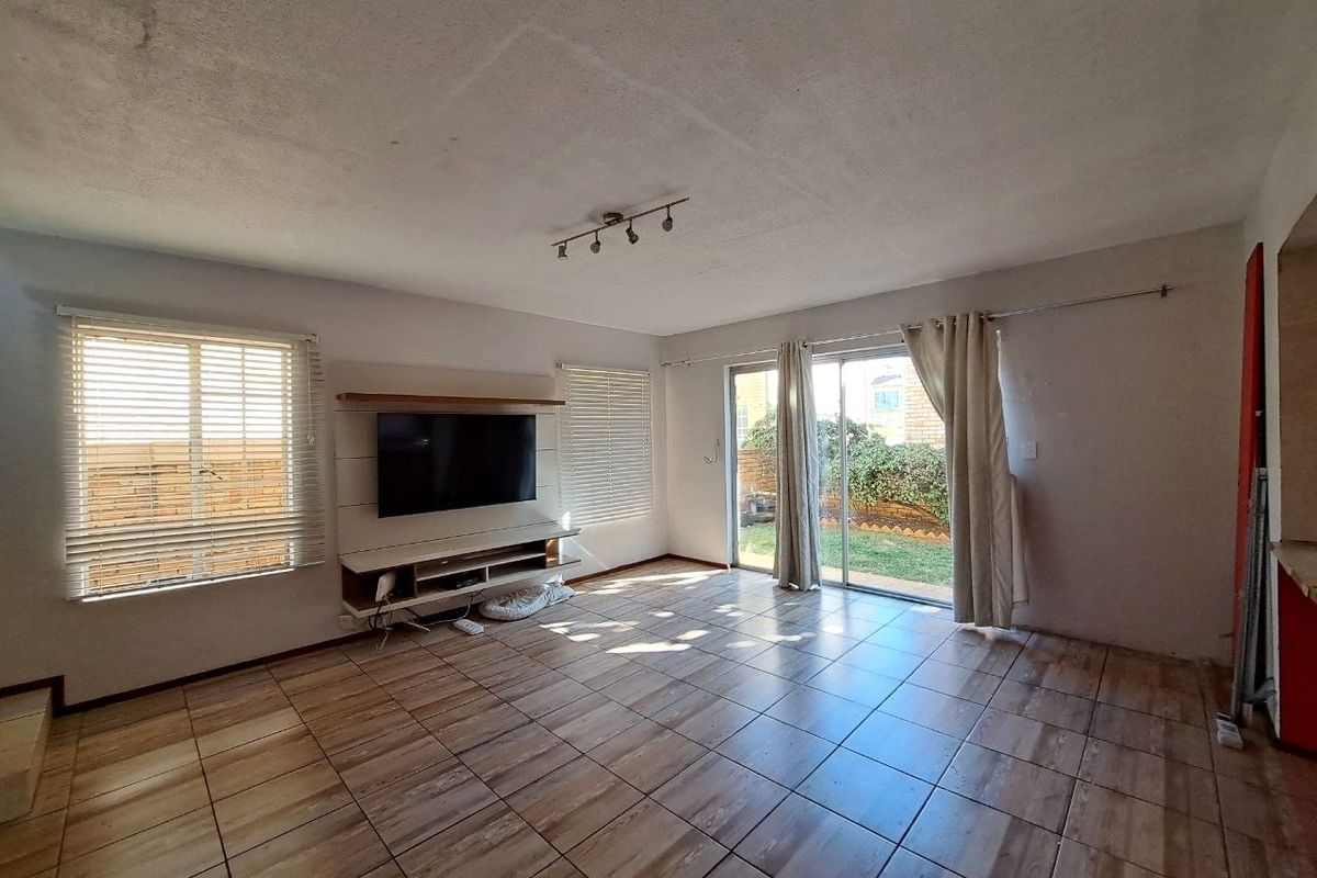 3-Bedroom Duplex in Heuwelsig Estate - Photo 2