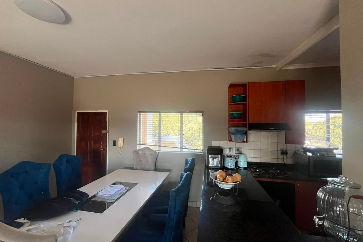 Spacious 2-Bedroom Loft Apartment with Balcony & Braai Area - Photo 4