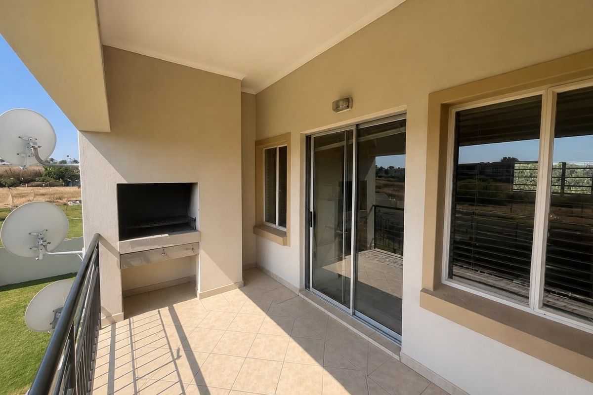 Spacious 2-Bedroom Loft Apartment with Balcony & Braai Area - Photo 2