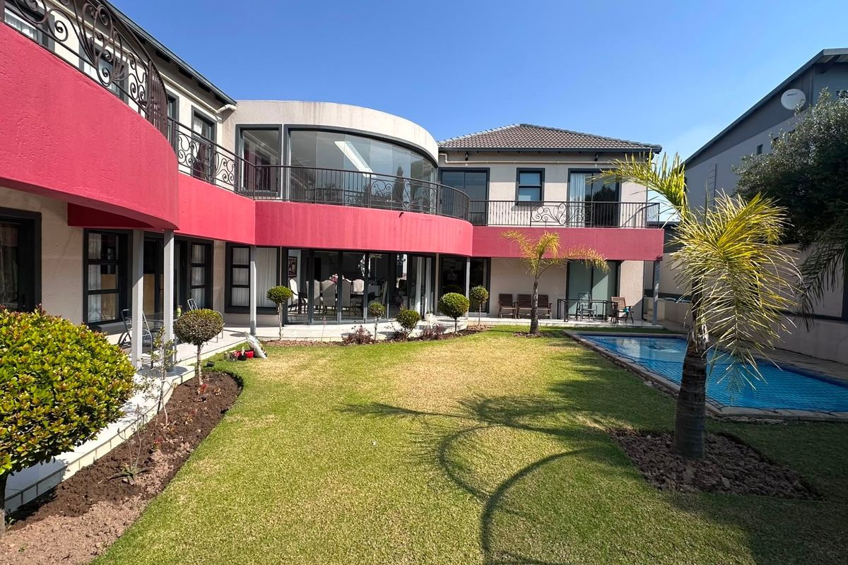 An exceptional Midlands Estate residence - Photo 2