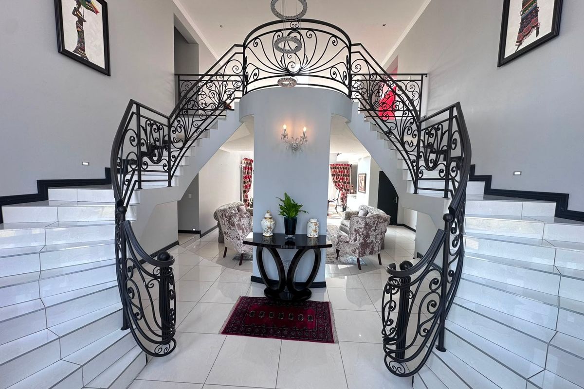 An exceptional Midlands Estate residence - Photo 3