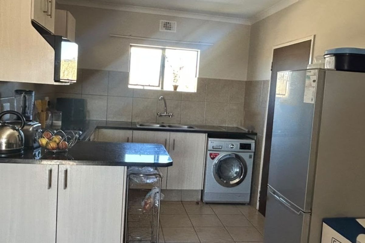 Modern 2-Bedroom Apartment for Sale in San Ridge Heights – R800,000 - Photo 5