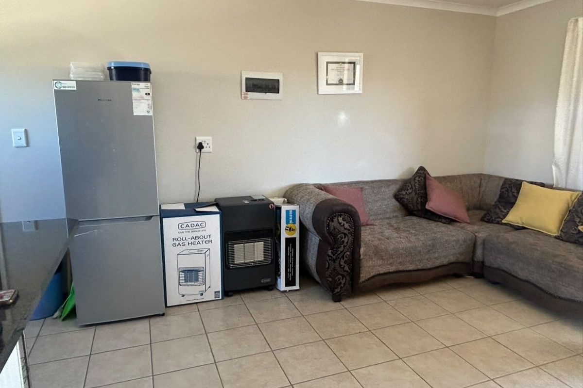 Modern 2-Bedroom Apartment for Sale in San Ridge Heights – R800,000 - Photo 3