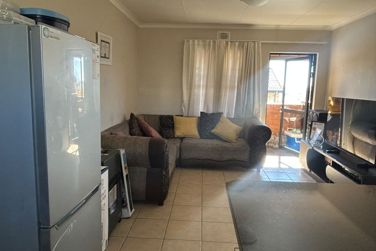 Modern 2-Bedroom Apartment for Sale in San Ridge Heights – R800,000 - Photo 2