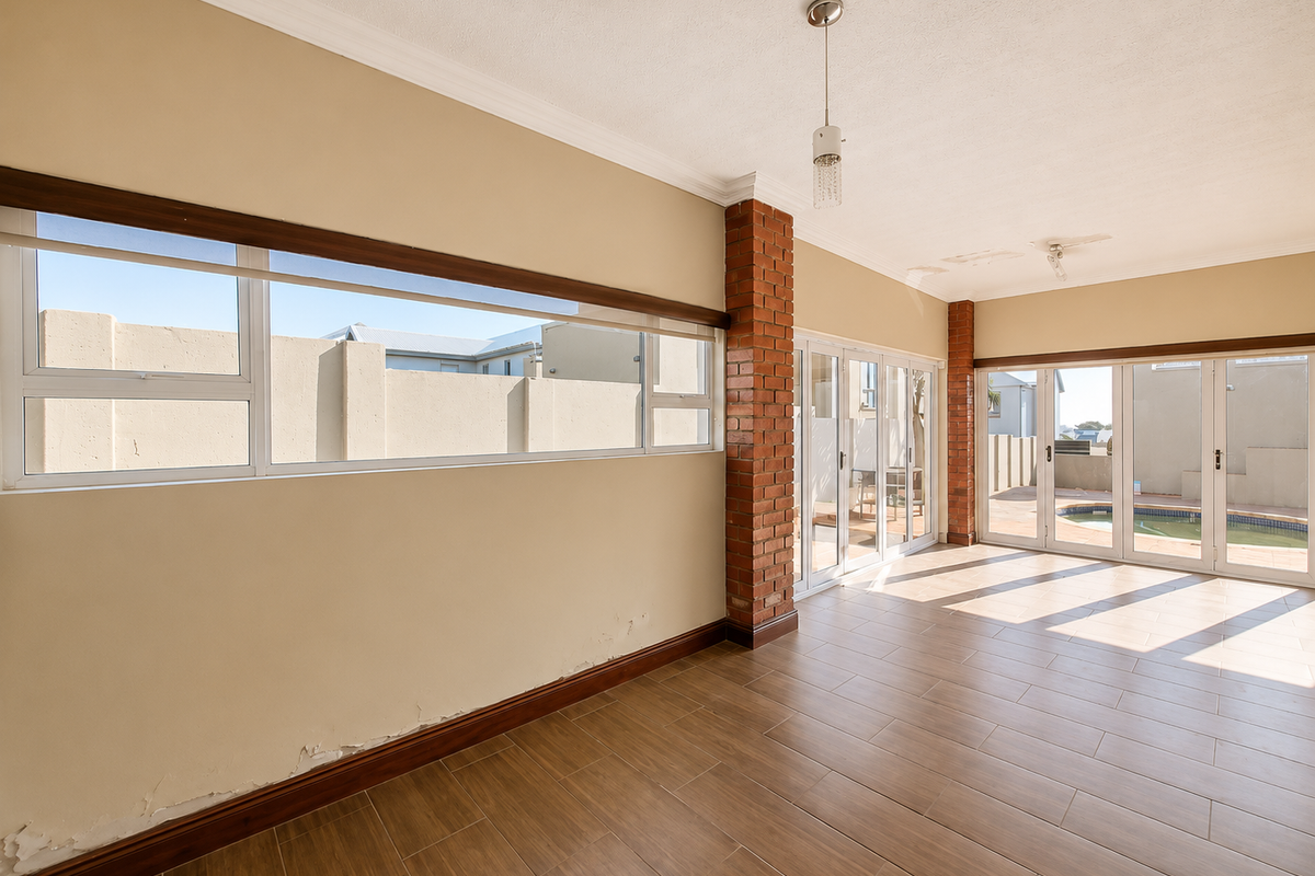 Spacious Family Home in Heritage Hill Estate with Pool & Versatile Living Spaces - Photo 5