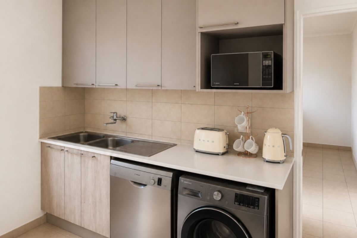 4 BEDROOM TOWNHOUSE FOR SALE IN A SECURE ESTATE IN ASHWOOD, MONAVONI - Photo 4