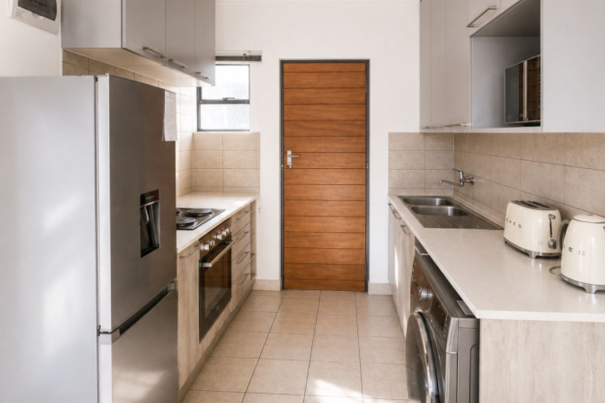4 BEDROOM TOWNHOUSE FOR SALE IN A SECURE ESTATE IN ASHWOOD, MONAVONI - Photo 3