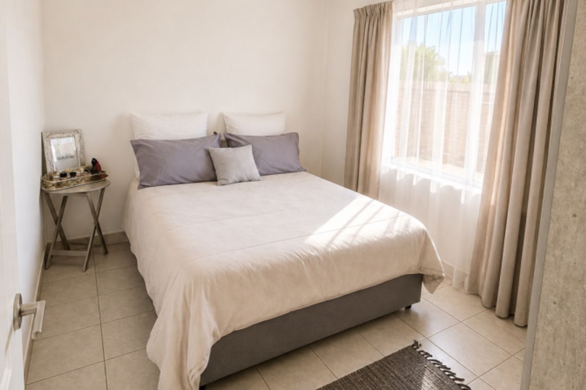 4 BEDROOM TOWNHOUSE FOR SALE IN A SECURE ESTATE IN ASHWOOD, MONAVONI - Photo 5