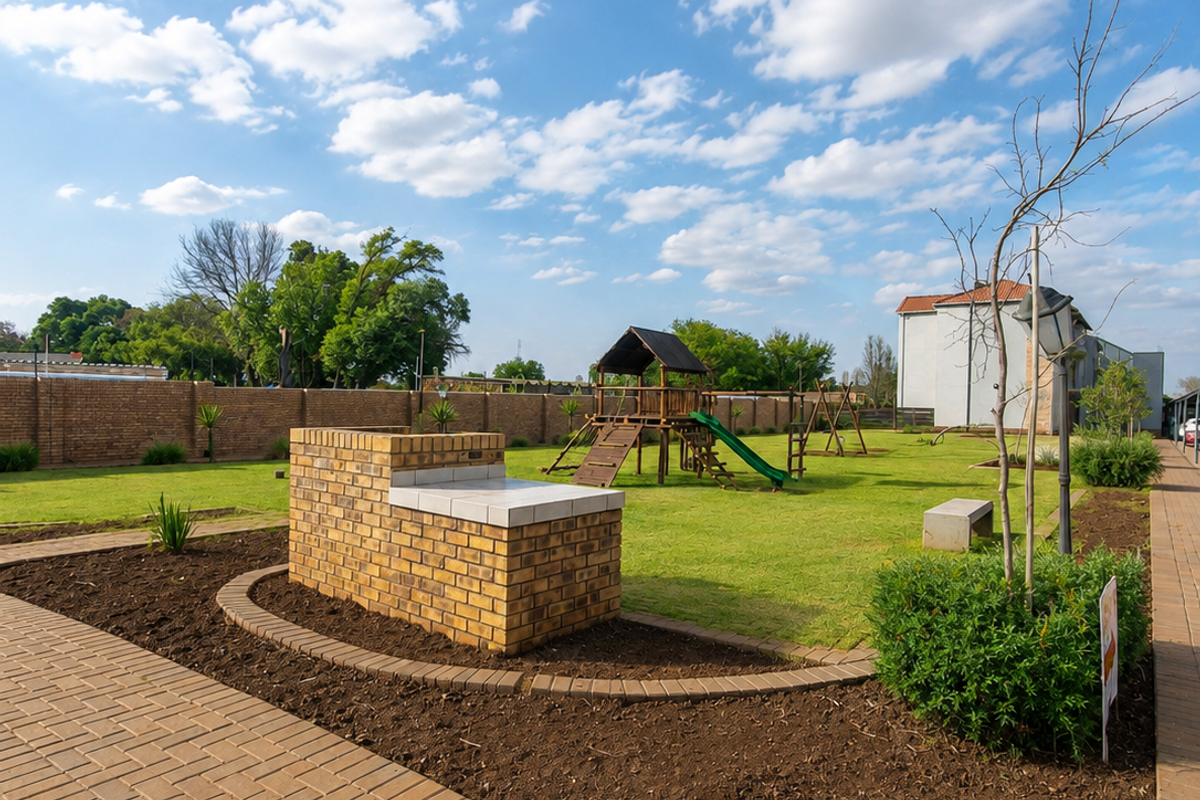4 BEDROOM TOWNHOUSE FOR SALE IN A SECURE ESTATE IN ASHWOOD, MONAVONI - Photo 2