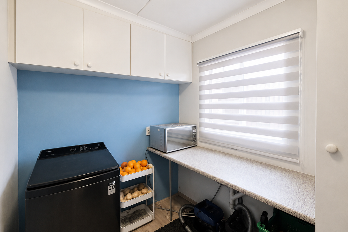 Move-In Ready 3-Bedroom Townhouse with Excellent Parking & Flexible Extra Space - Photo 5