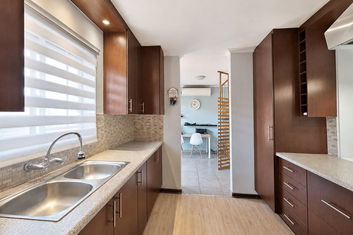 Move-In Ready 3-Bedroom Townhouse with Excellent Parking & Flexible Extra Space - Photo 3
