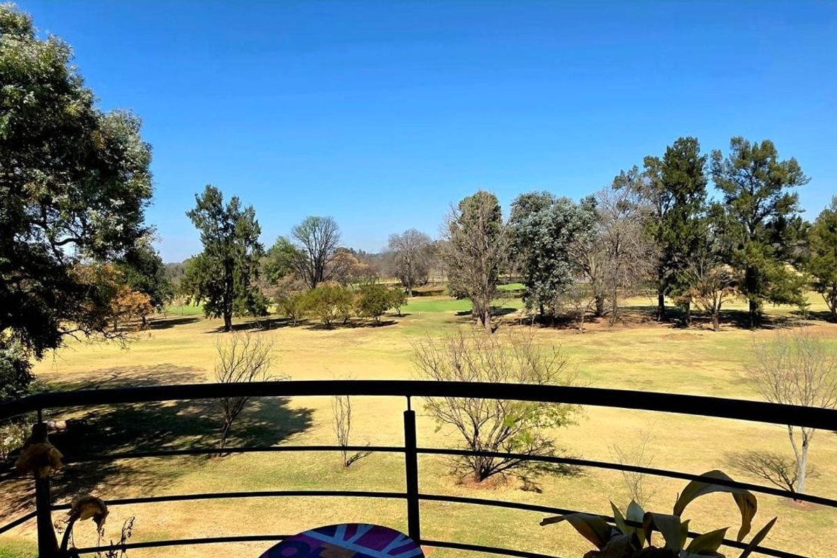 Stunning 2-Bedroom Apartment in a Secure Estate overlooking the Golf course - Photo 3
