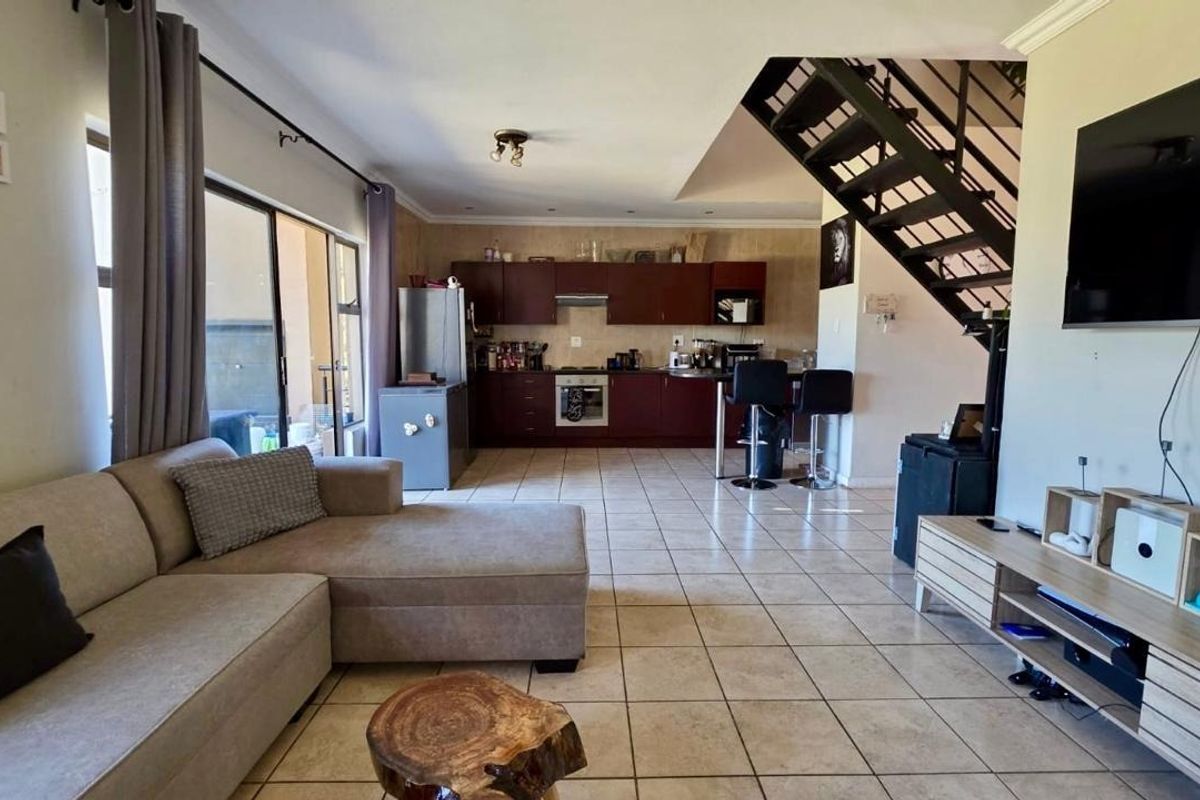 Stunning 2-Bedroom Apartment in a Secure Estate overlooking the Golf course - Photo 4