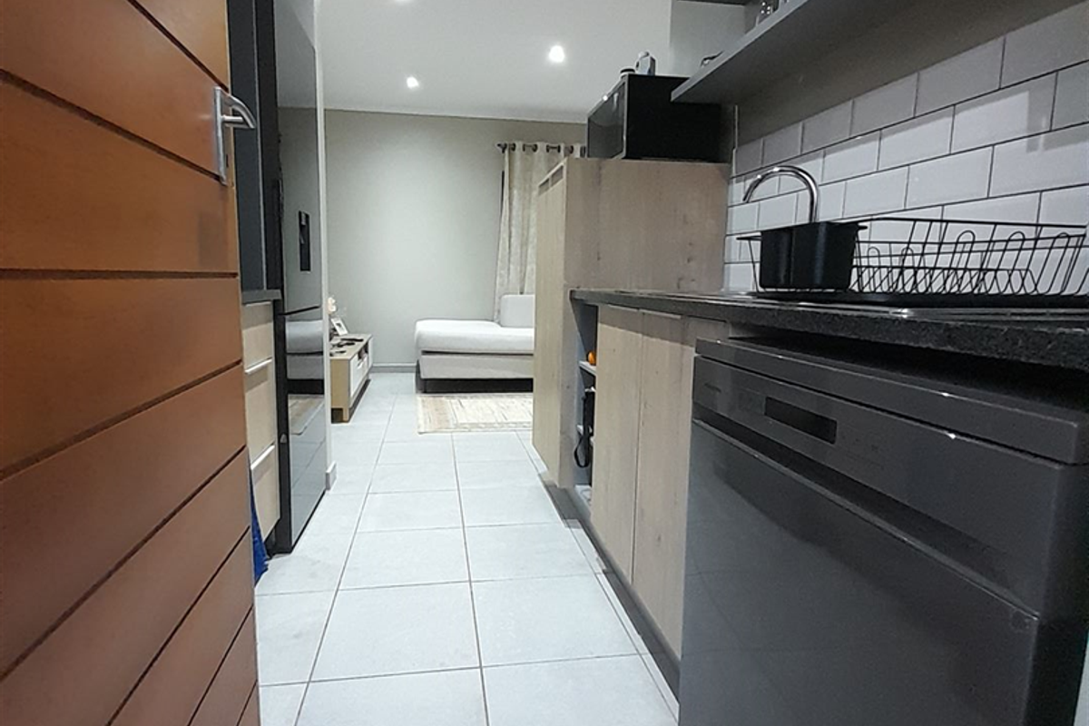 Suburb Location!!! - Photo 4