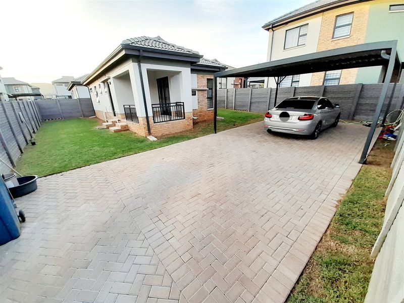 Suburb Location!!! - Photo 2